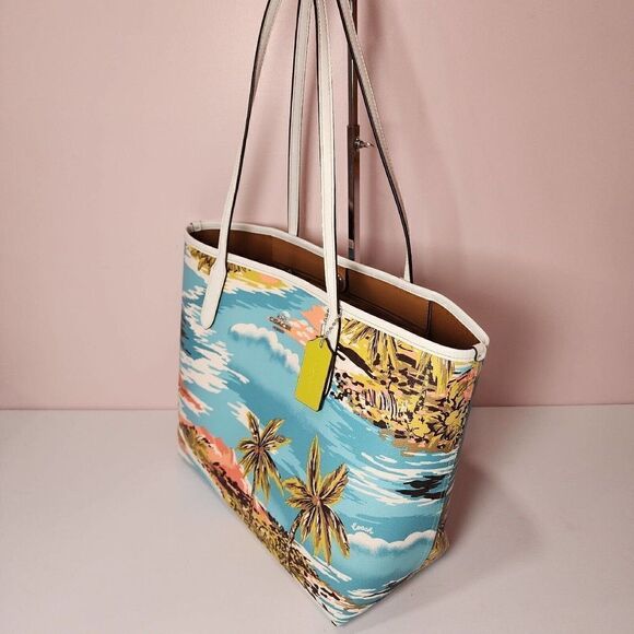 NWT Coach CJ599 City Tote with Hawaiian Print in Canvas & Leather Blue Multi - Picture 2 of 7